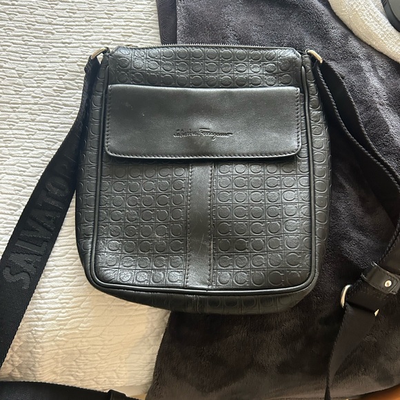 Authentic Men’s Ferragamo Leather Messenger Bag